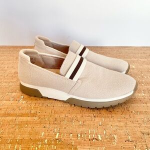 Life Stride Slip On Loafer Sneaker Teddy Fabric 8.5